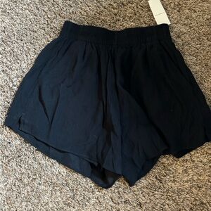 NWT Abercrombie & Fitch shorts w pockets!